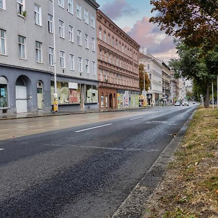 Cozy Apartment, 2 Private Terraces, 8 Min To City Center Bécs Kültér fotó