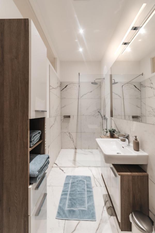 Cozy Apartment, 2 Private Terraces, 8 Min To City Center Bécs Kültér fotó